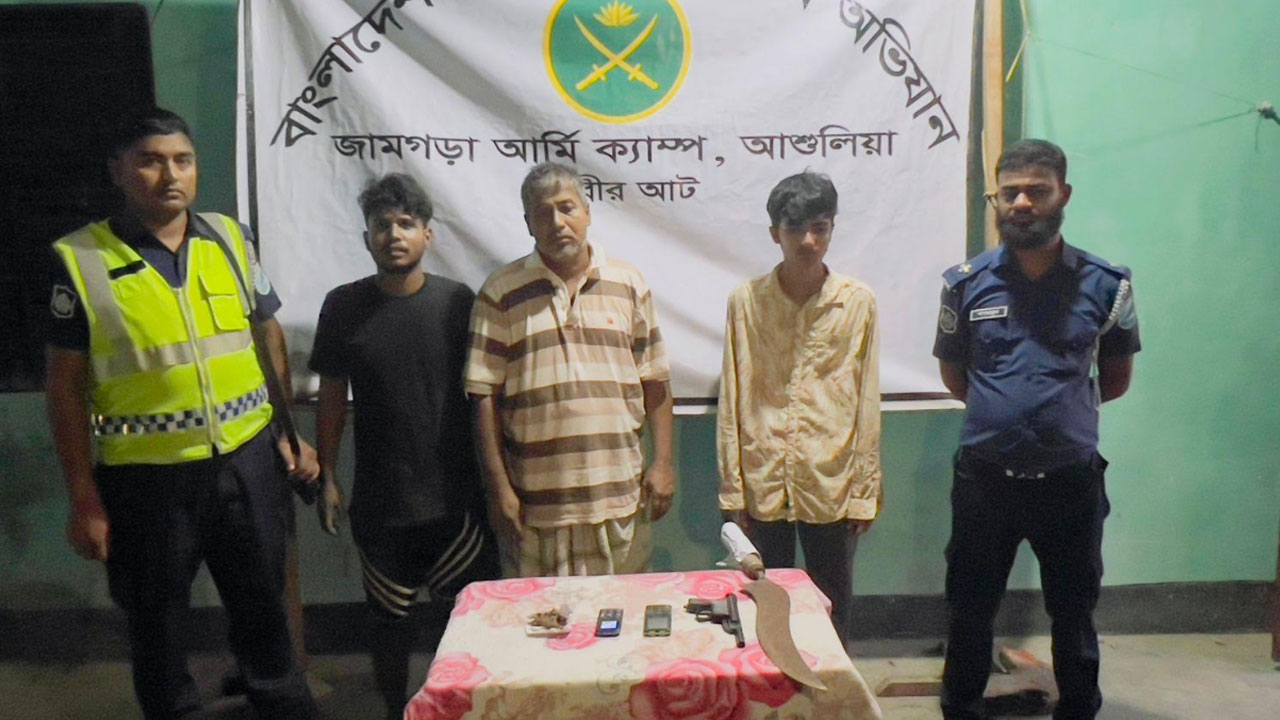 আশুলিয়ায় যৌথ বাহিনীর অভিযানে অস্ত্র ও মাদকসহ আটক ৭